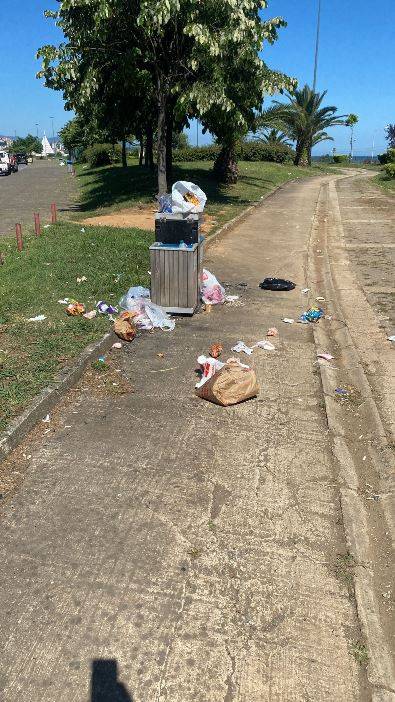 Trabzon’da piknikçiler gitti, çöpleri kaldı! 11